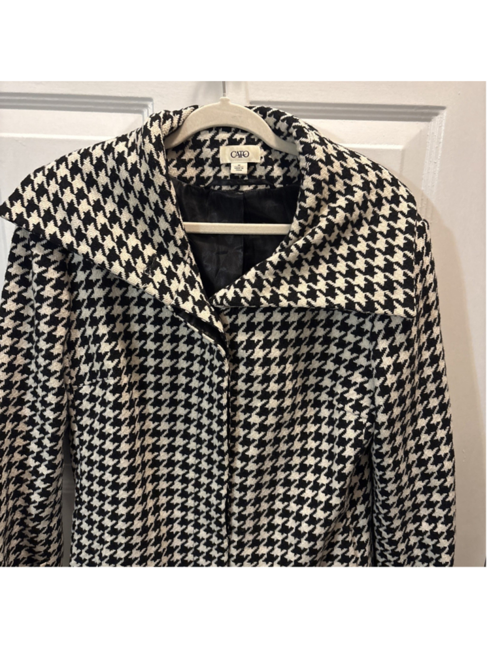 Woman’s Black/white Houndstooth Oversized Button Closure Coat Wool Blend